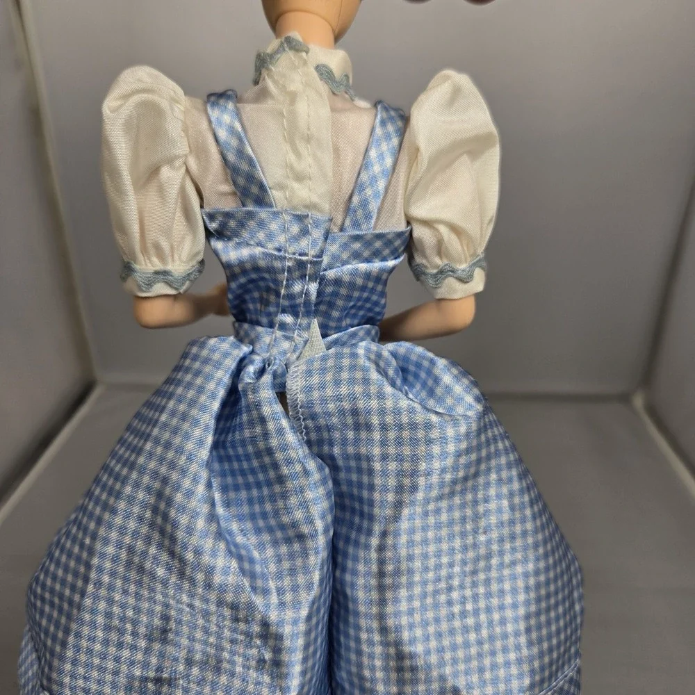 VTG The Wizard of Oz Dorothy Barbie Doll Mattel‎ 1999 Working Talks & Lights Up